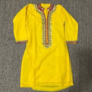 Beautiful Indian salwar kameez suit with matching dupatta.  Size 38.